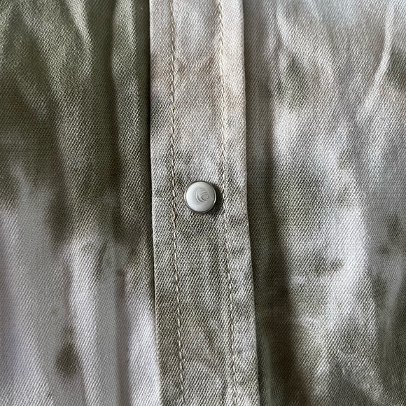 J.Lindeberg Women’s Green and Tan Shirt Jacket​ - Picture 6 of 6